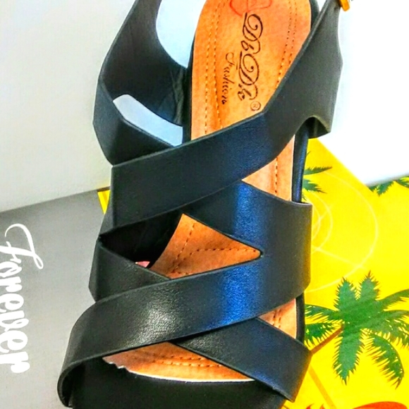 (NEW)! Cute! Black Wedge Heel! - Picture 3 of 9